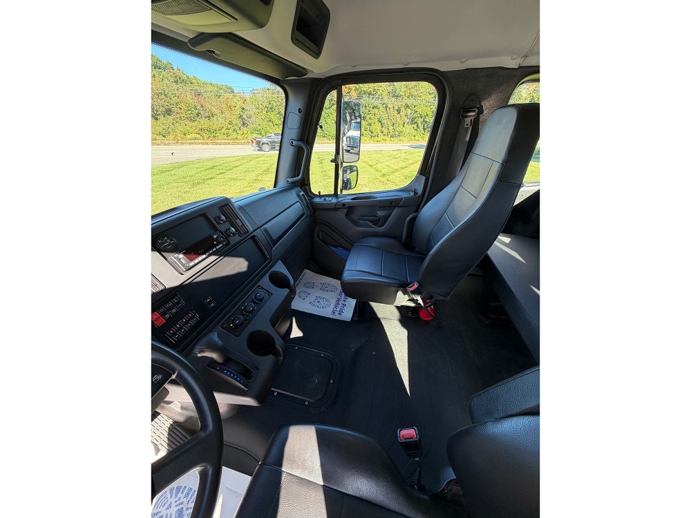 2025 Freightliner M2X Rollback (Key#5304) 11